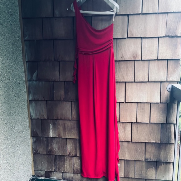 Emerald Sundae Juniors' Ruffled One-Shoulder Gown Population Red Dress Size L - Picture 12 of 15